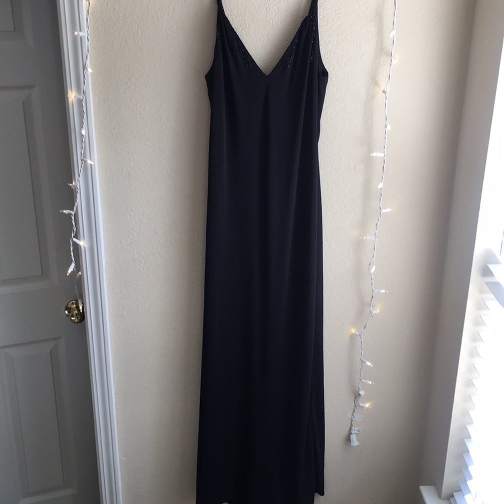 Reggio V-Neck plain black dress